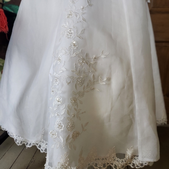 Mary’s Bridal Strapless Embroidered Wedding Gown Size 12, Ivory Lace & Tulle - Picture 4 of 16